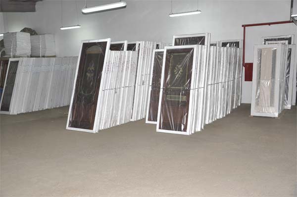Фото 5. Оборудование для упаковки в пленку габаритных изделий (дверей, столешен, оконных блоков)