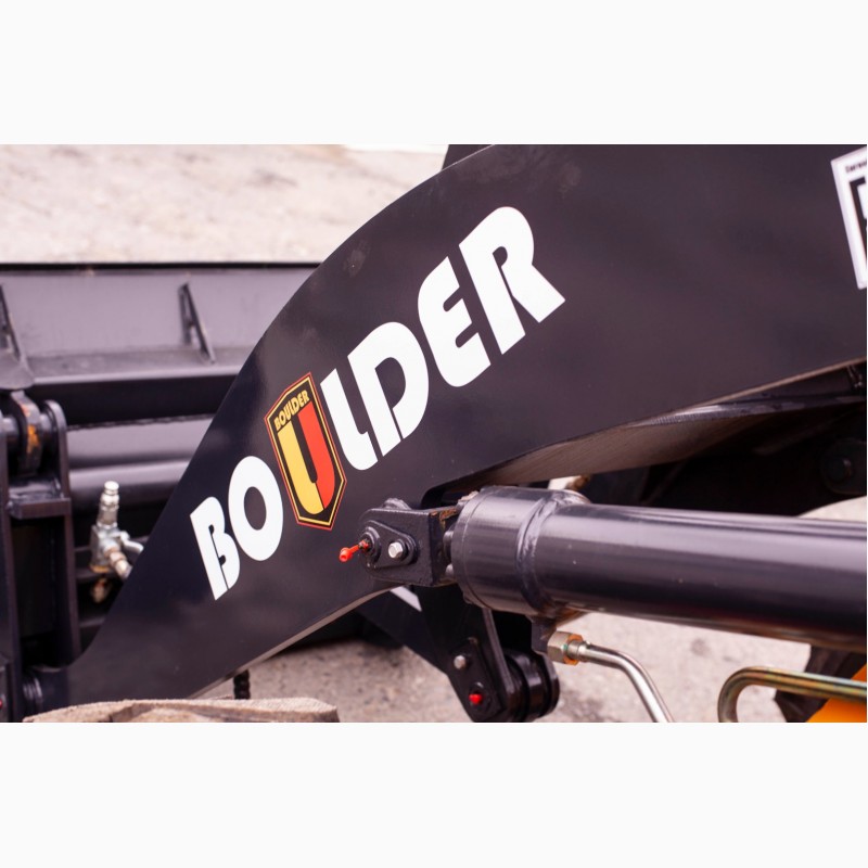 Фото 10. Фронтальный погрузчик Boulder WL20R с подметальной щеткой