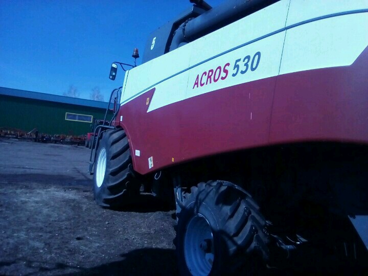 Фото 4. Комбайн зерноуборочный Акрос-530 (2013 год)