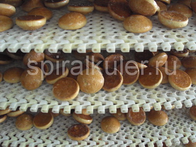 Фото 2. Охлаждение хлеба и кондитерки с помощью спирального кулера ORION
