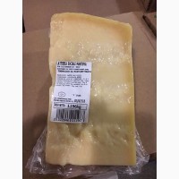 ООО Сантарин, реализует сыры, сырный продукт, масло сливочное