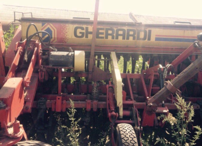 Продам сеялку GHERARDI G240 Страна-производитель Аргентина Фирма-производитель Gherardi