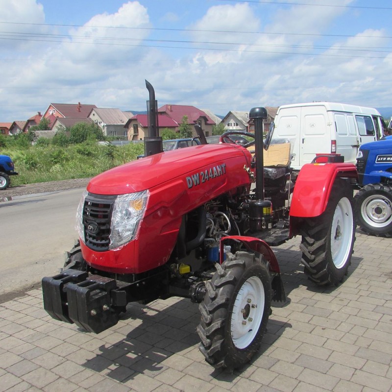 Фото 6. Мини-трактор DW 244 AHT, 24 л.с., 4х4, гидроусилитель 2014 год