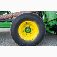 Пневматическая сеялка John Deere 740A