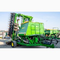 Пневматическая сеялка John Deere 740A